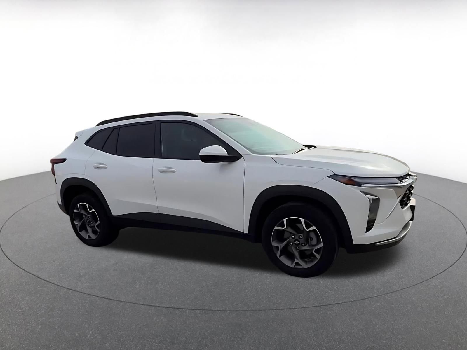 Thumbnail: 2025 Chevrolet Trax - 2