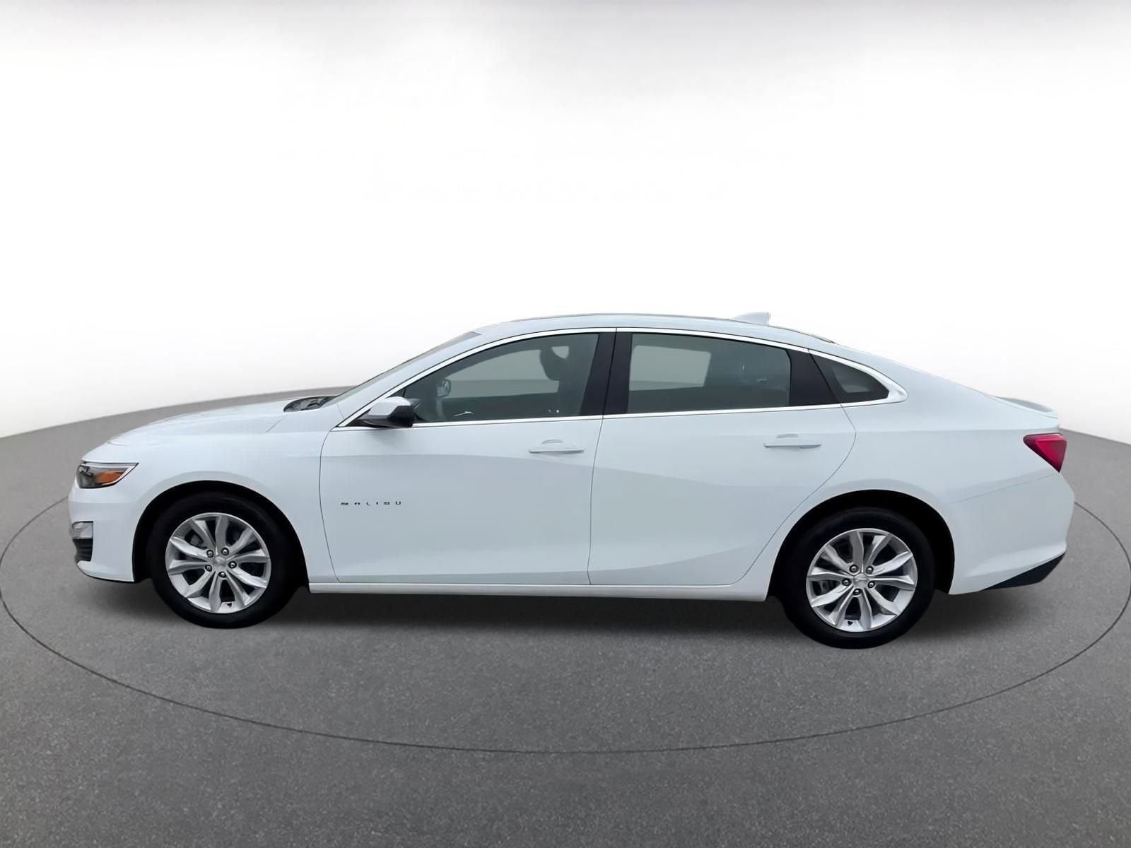 Thumbnail: 2024 Chevrolet Malibu - 9