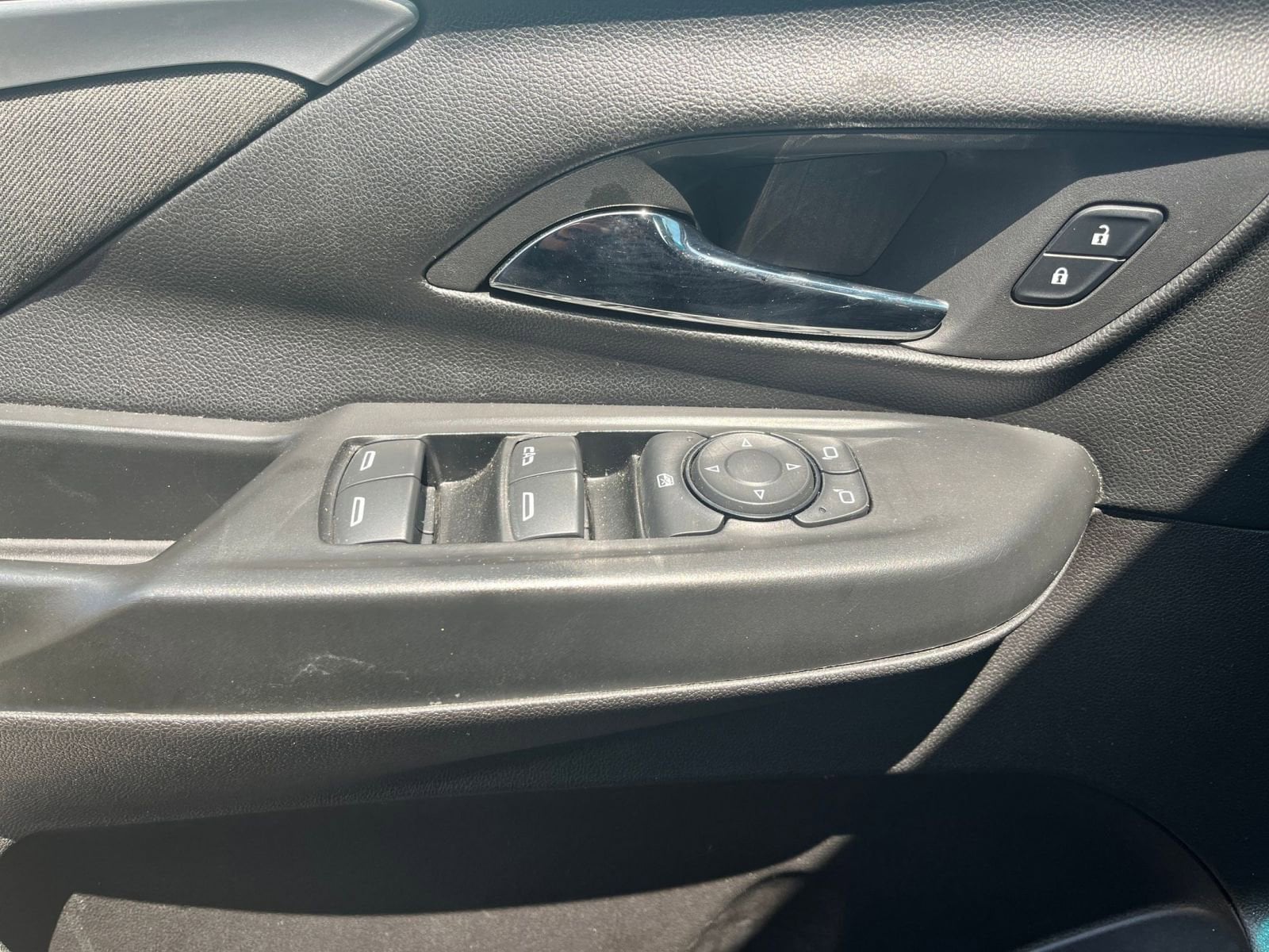 Thumbnail: 2023 Chevrolet Bolt EV - 23