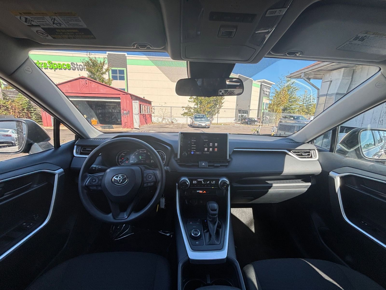 Thumbnail: 2025 Toyota RAV4 - 32