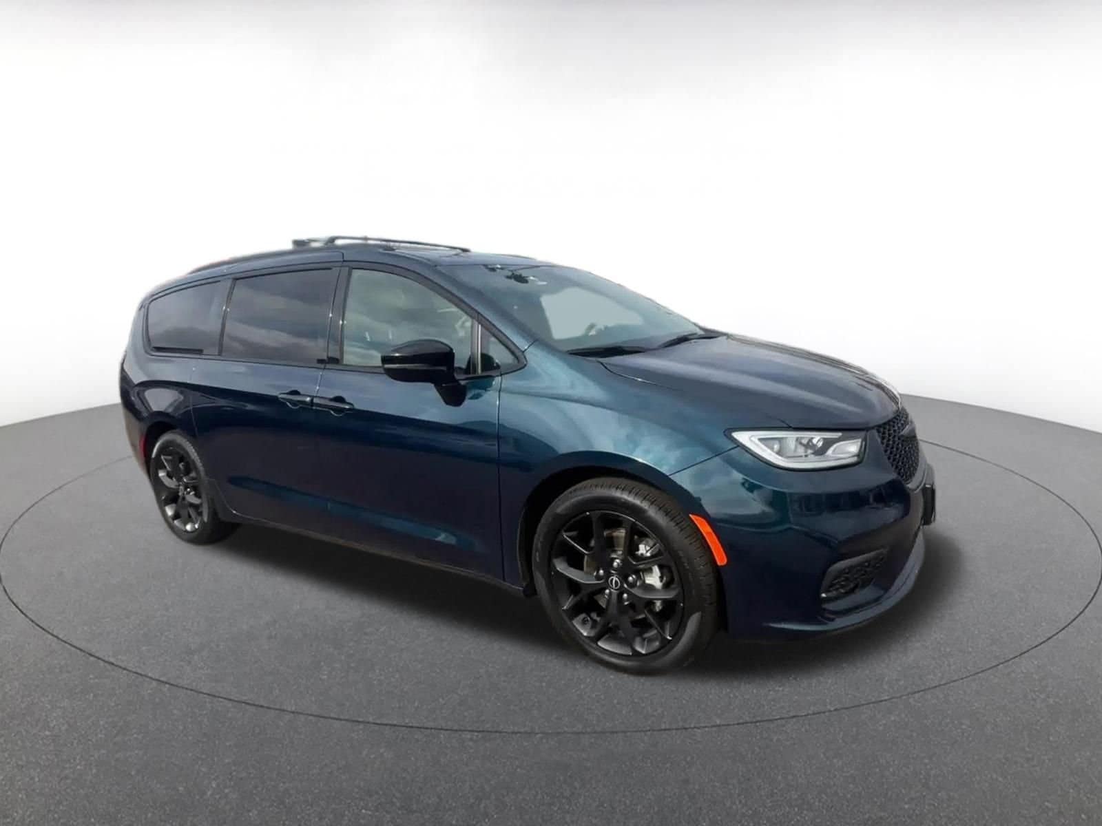 Thumbnail: 2025 Chrysler Pacifica - 2