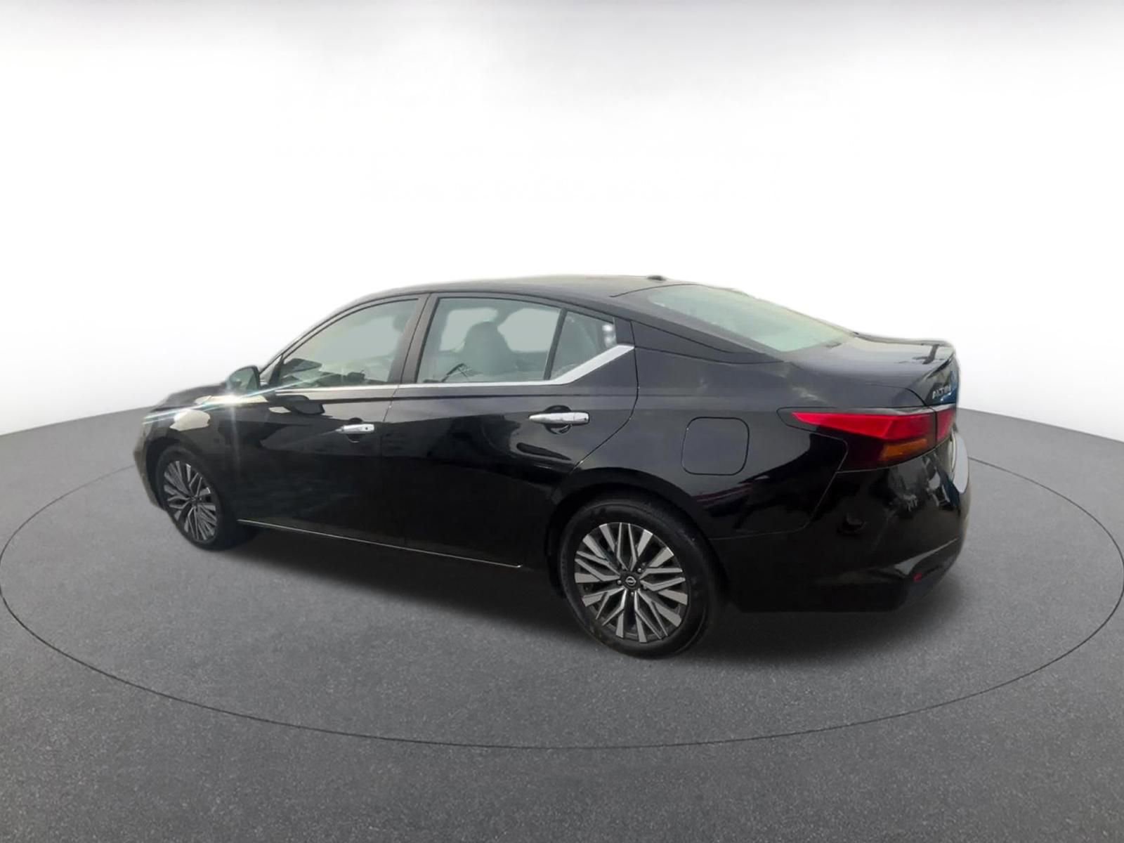 Thumbnail: 2025 Nissan Altima - 10