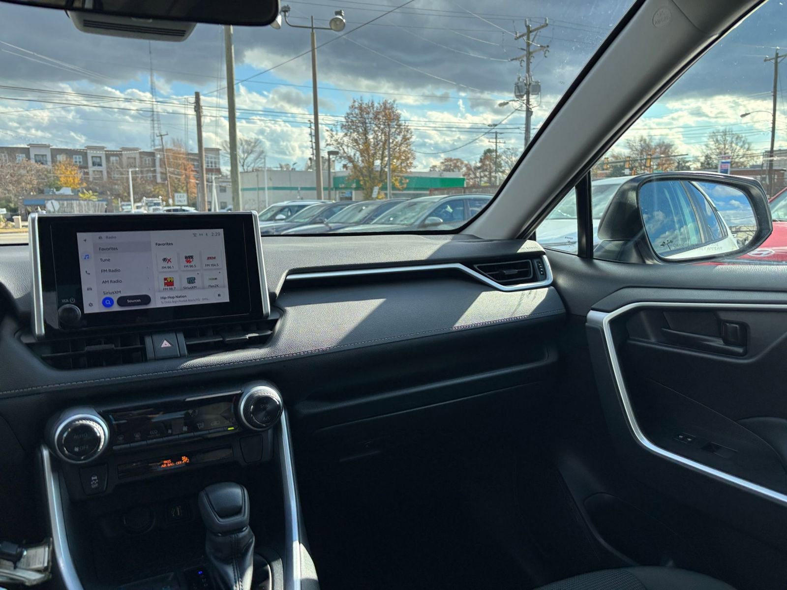 Thumbnail: 2025 Toyota RAV4 - 34