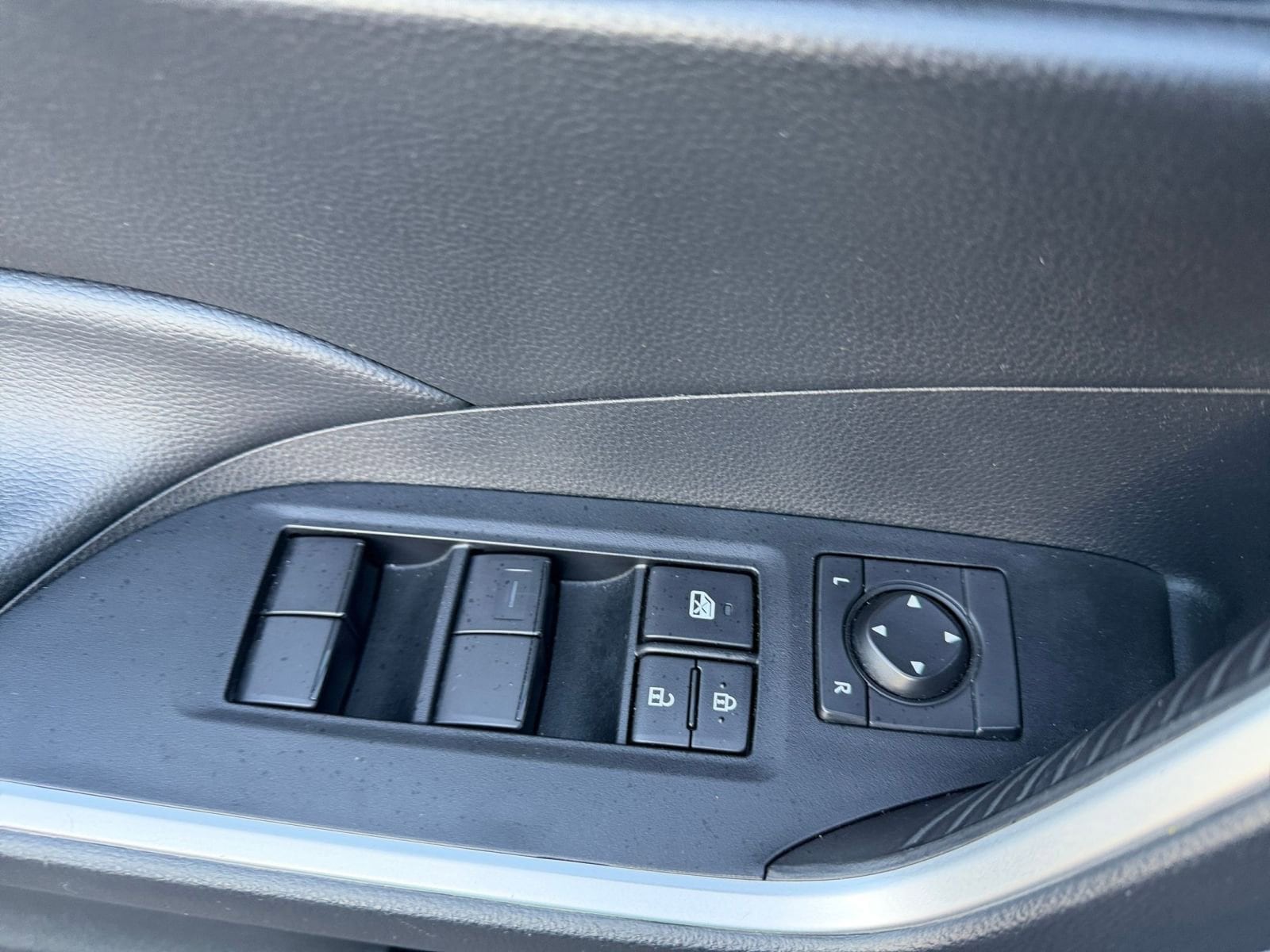 Thumbnail: 2025 Toyota RAV4 - 20