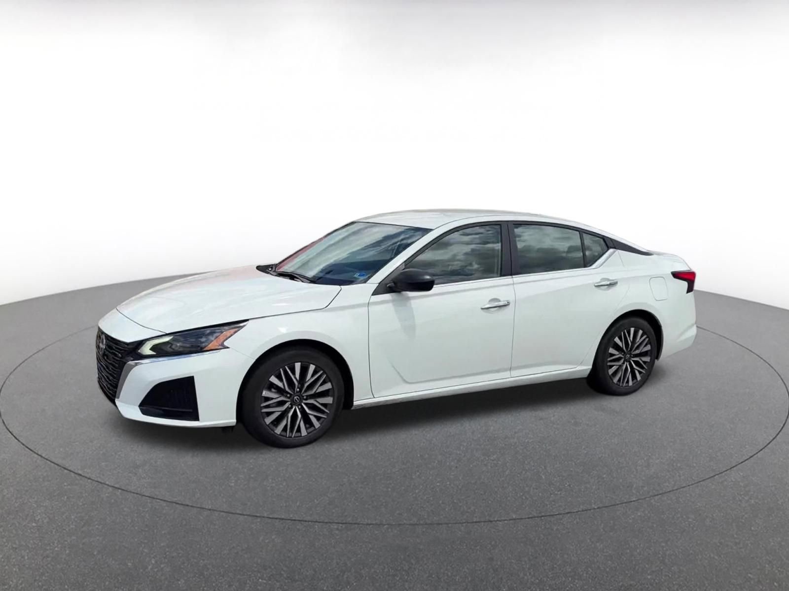 Thumbnail: 2025 Nissan Altima - 8