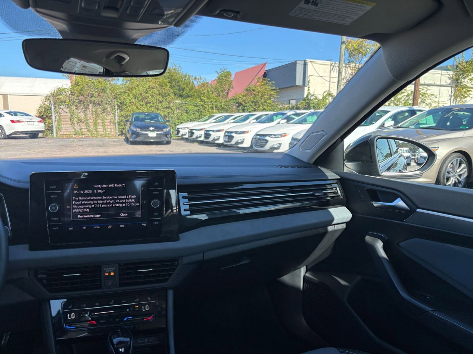 Thumbnail: 2025 Volkswagen Jetta - 34