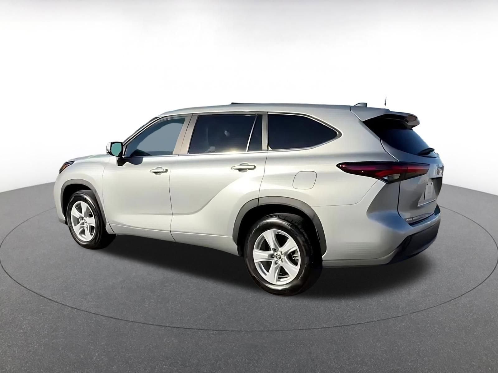 Thumbnail: 2025 Toyota Highlander - 10