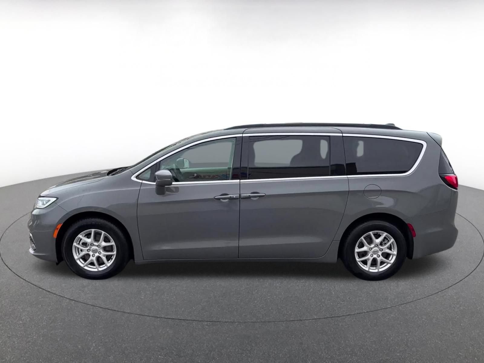 Thumbnail: 2022 Chrysler Pacifica - 9