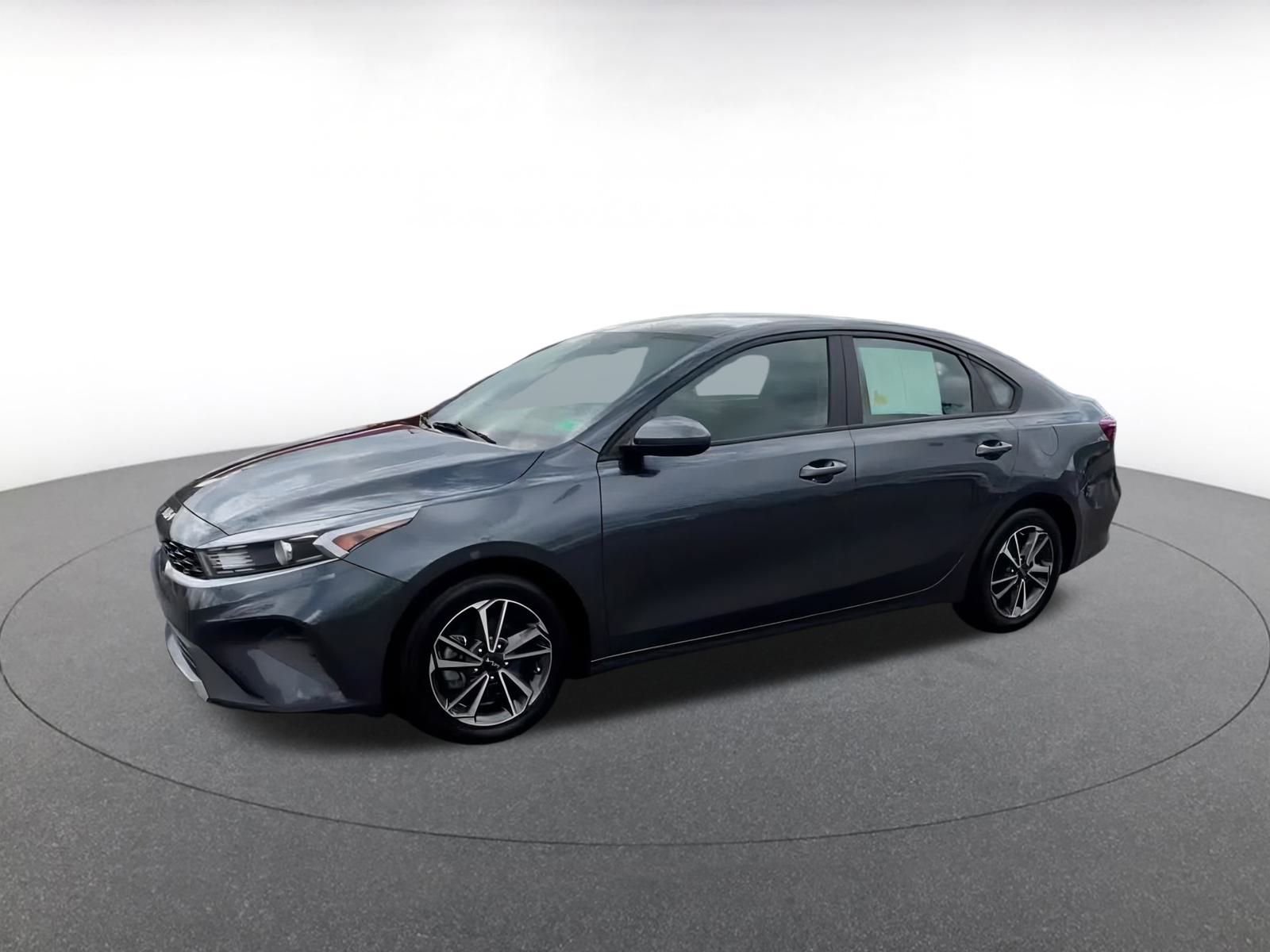 Thumbnail: 2023 Kia Forte - 8