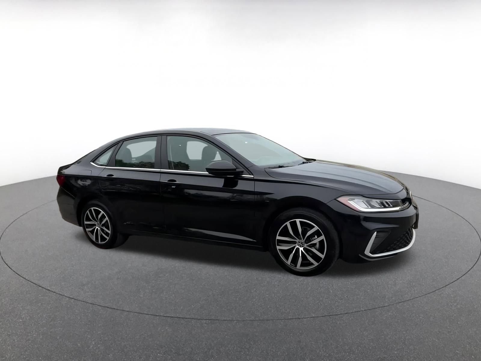 Thumbnail: 2025 Volkswagen Jetta - 2