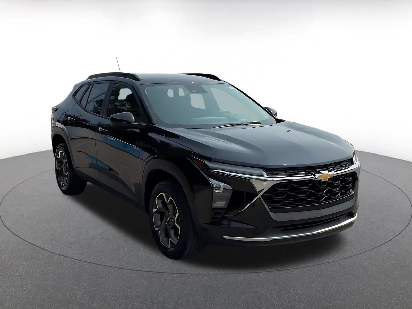 Thumbnail: 2025 Chevrolet Trax - 3