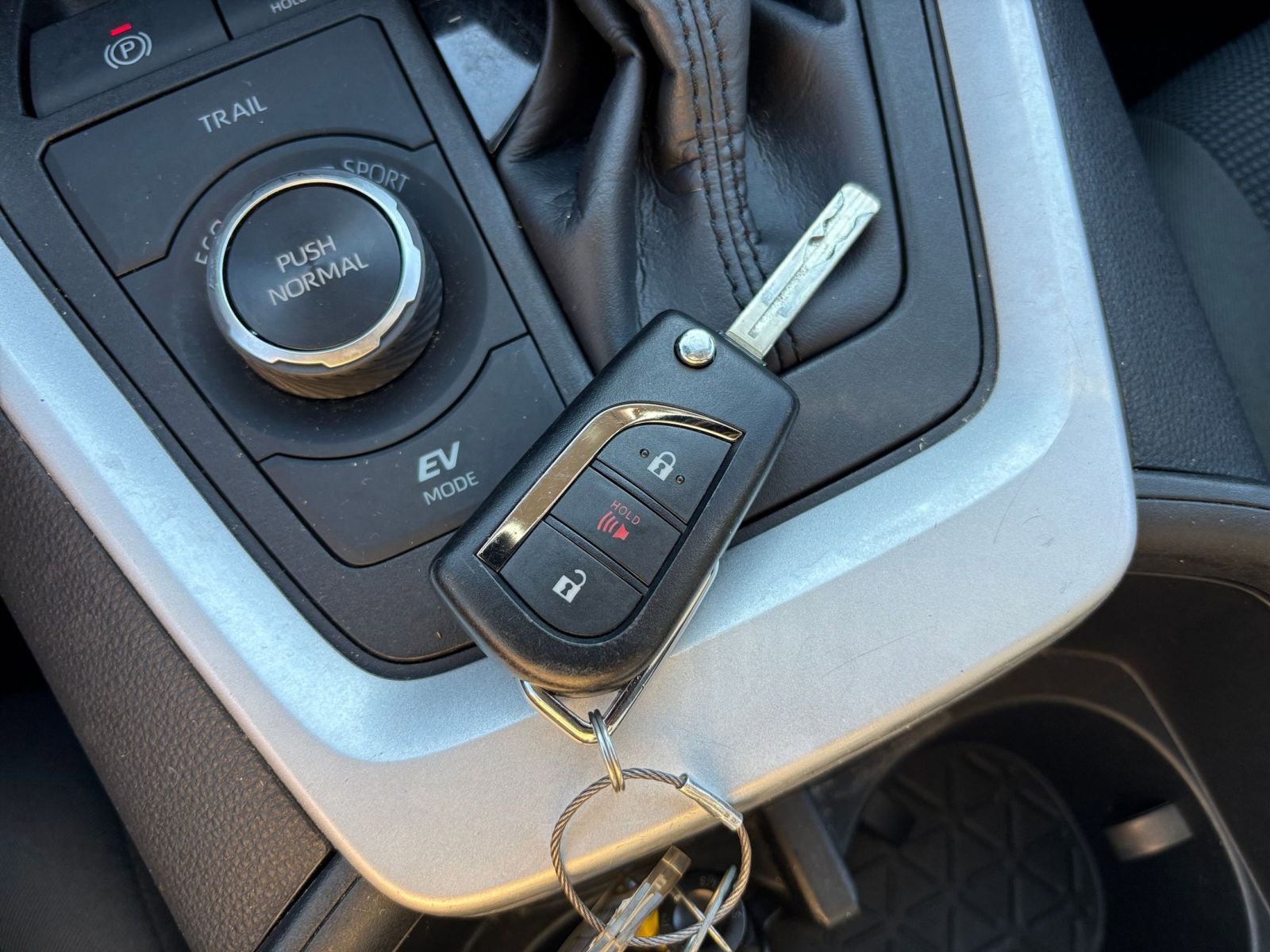 Thumbnail: 2025 Toyota RAV4 - 22