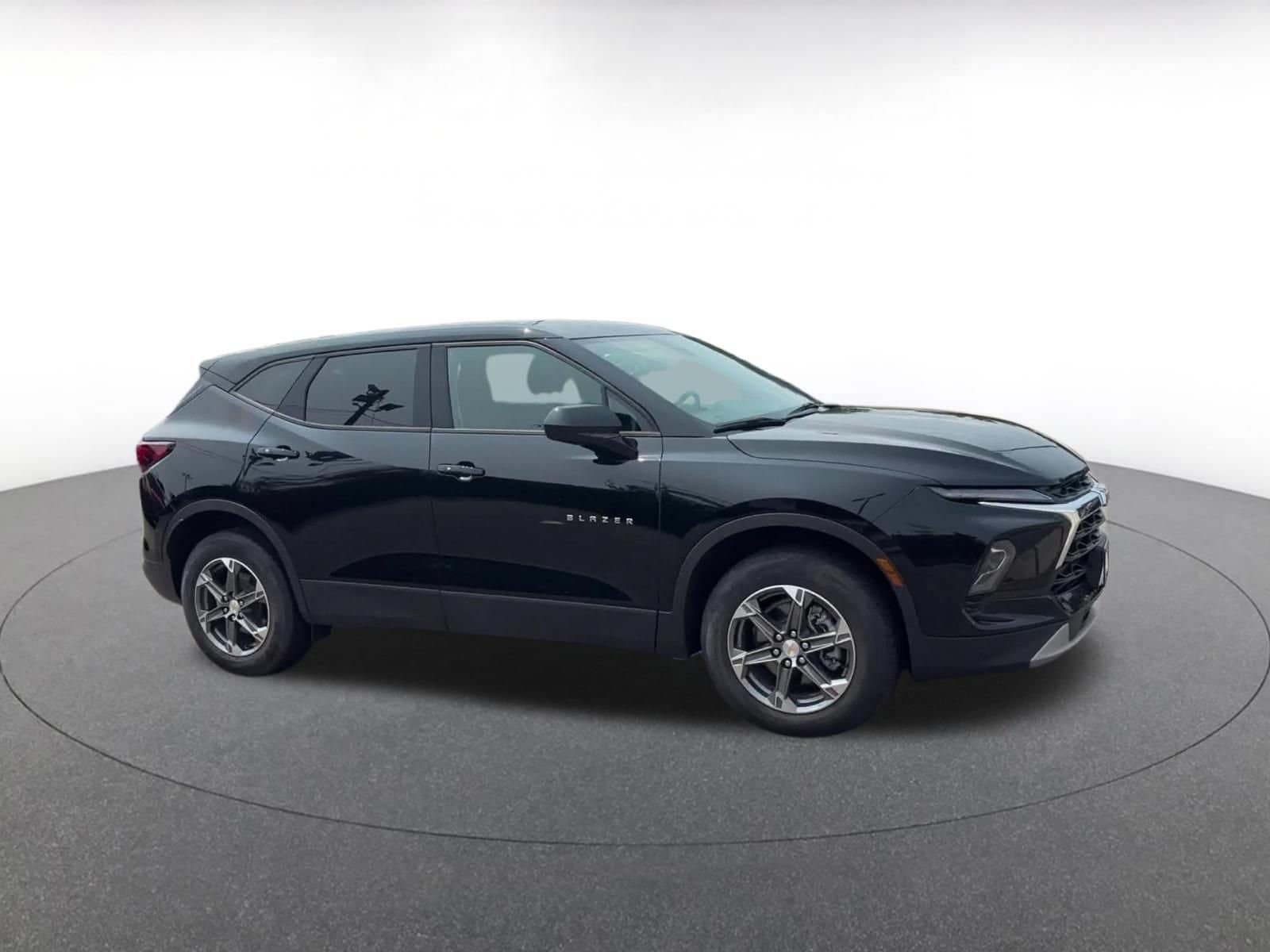 Thumbnail: 2025 Chevrolet Blazer - 2