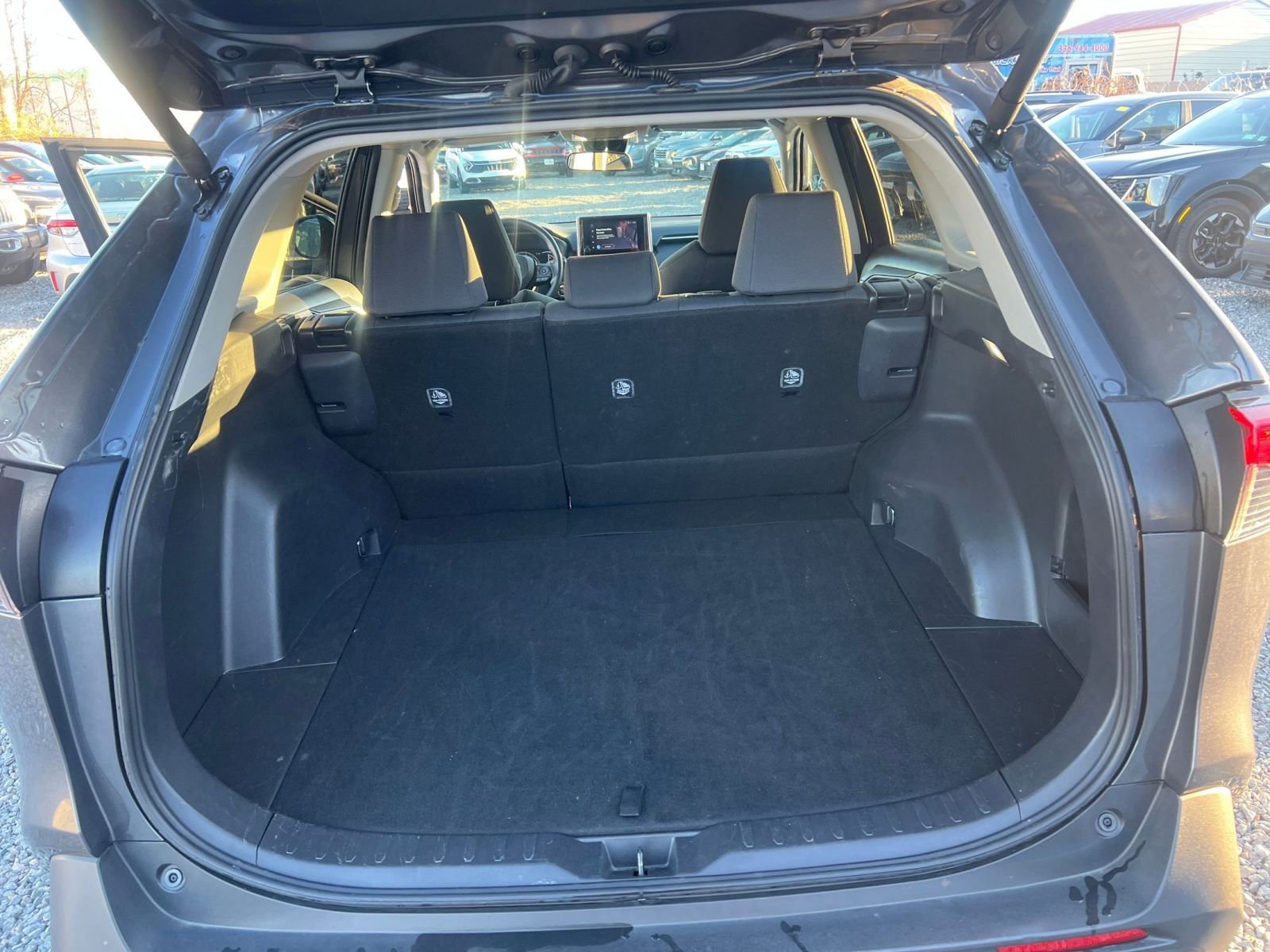 Thumbnail: 2025 Toyota RAV4 - 33