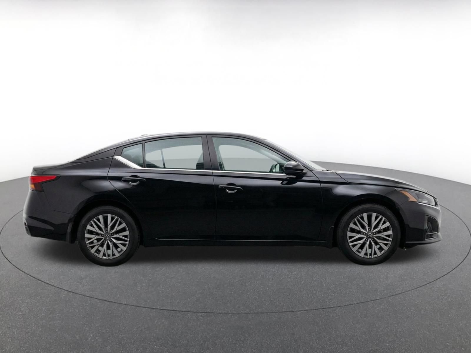 Thumbnail: 2025 Nissan Altima - 10