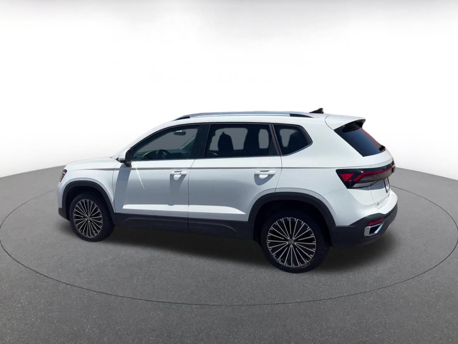Thumbnail: 2025 Volkswagen Taos - 10