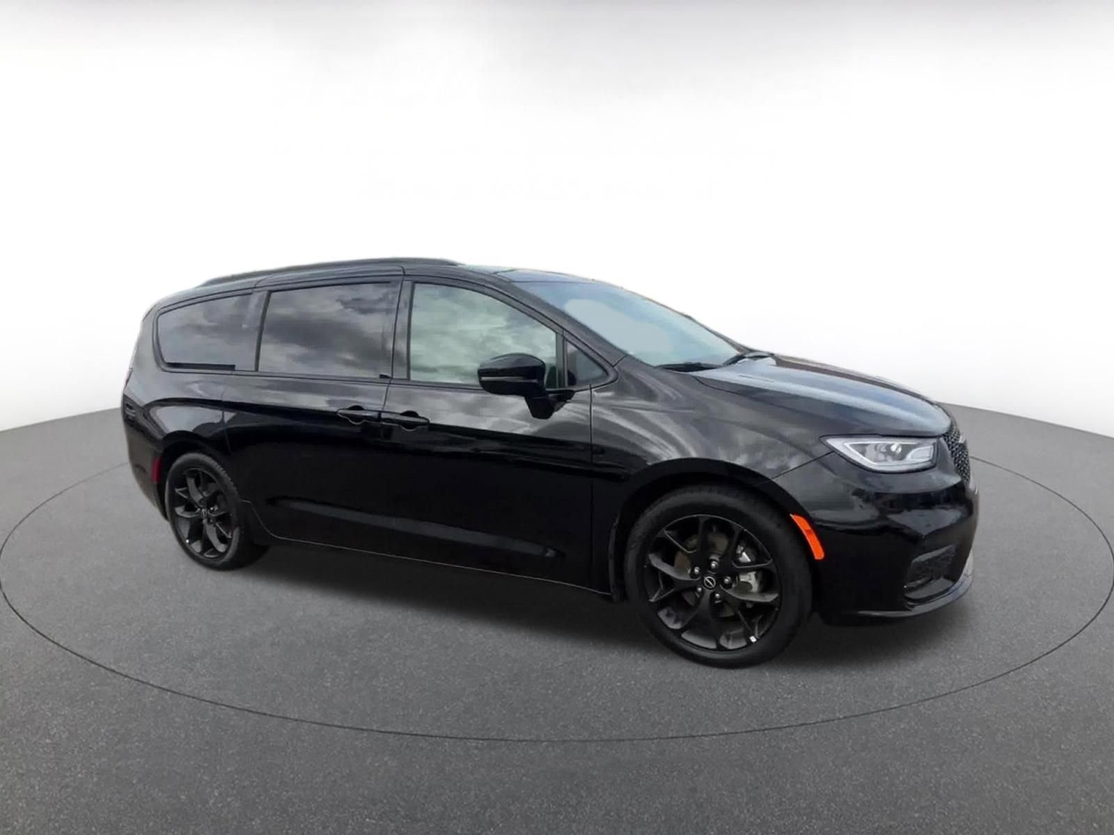 Thumbnail: 2025 Chrysler Pacifica - 2