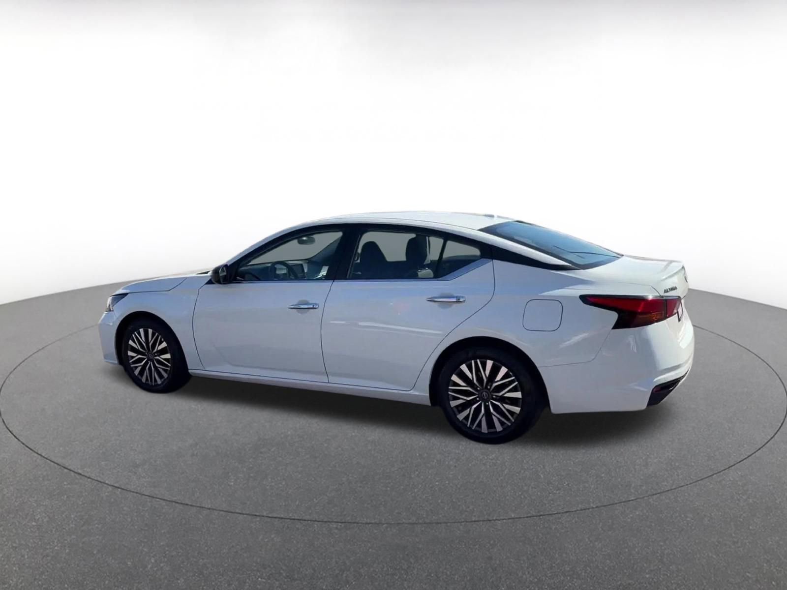 Thumbnail: 2025 Nissan Altima - 10