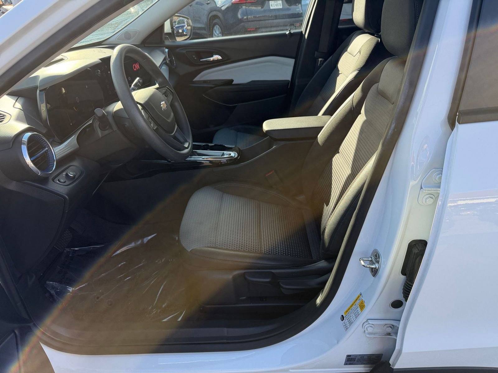 Thumbnail: 2025 Chevrolet Trax - 24