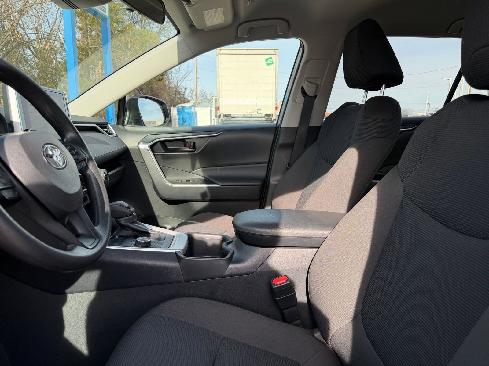 Thumbnail: 2025 Toyota RAV4 - 25