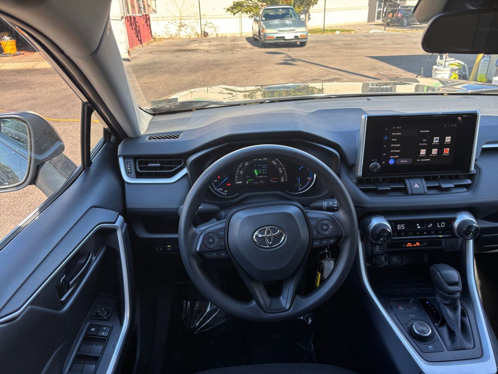 Thumbnail: 2025 Toyota RAV4 - 33