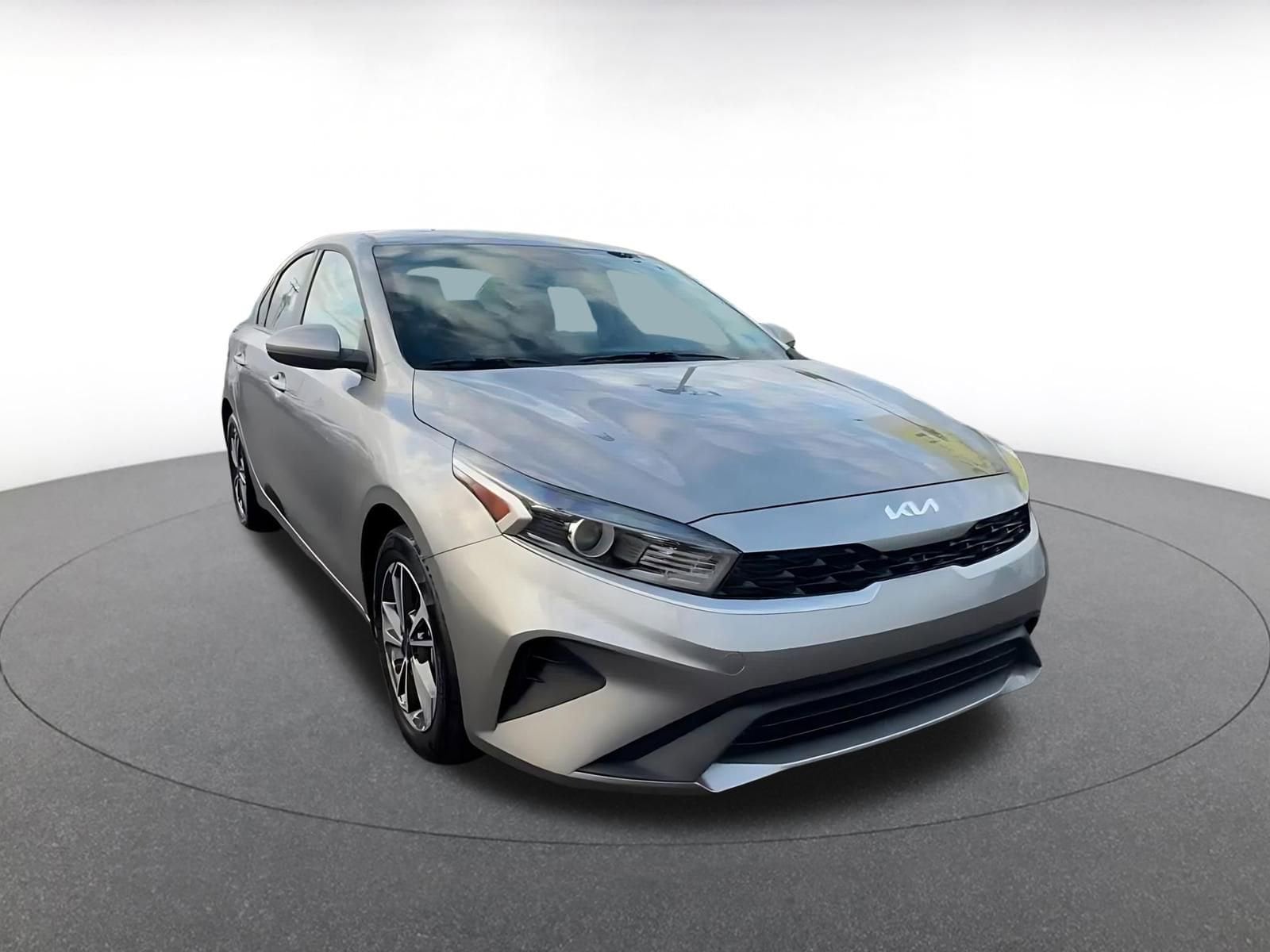Thumbnail: 2024 Kia Forte - 3