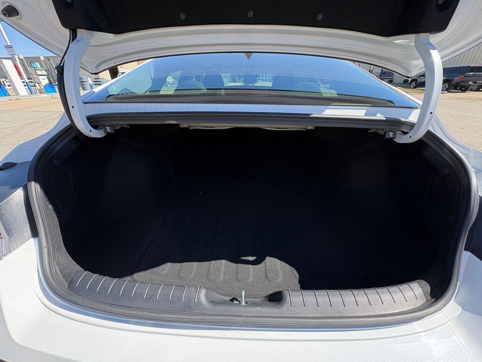 Thumbnail: 2025 Hyundai Elantra - 32