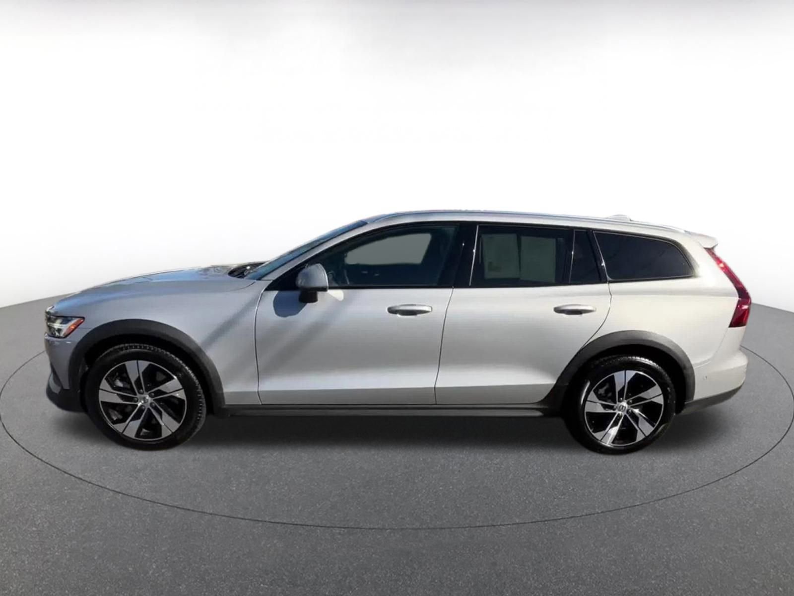 Thumbnail: 2025 Volvo S60 - 9