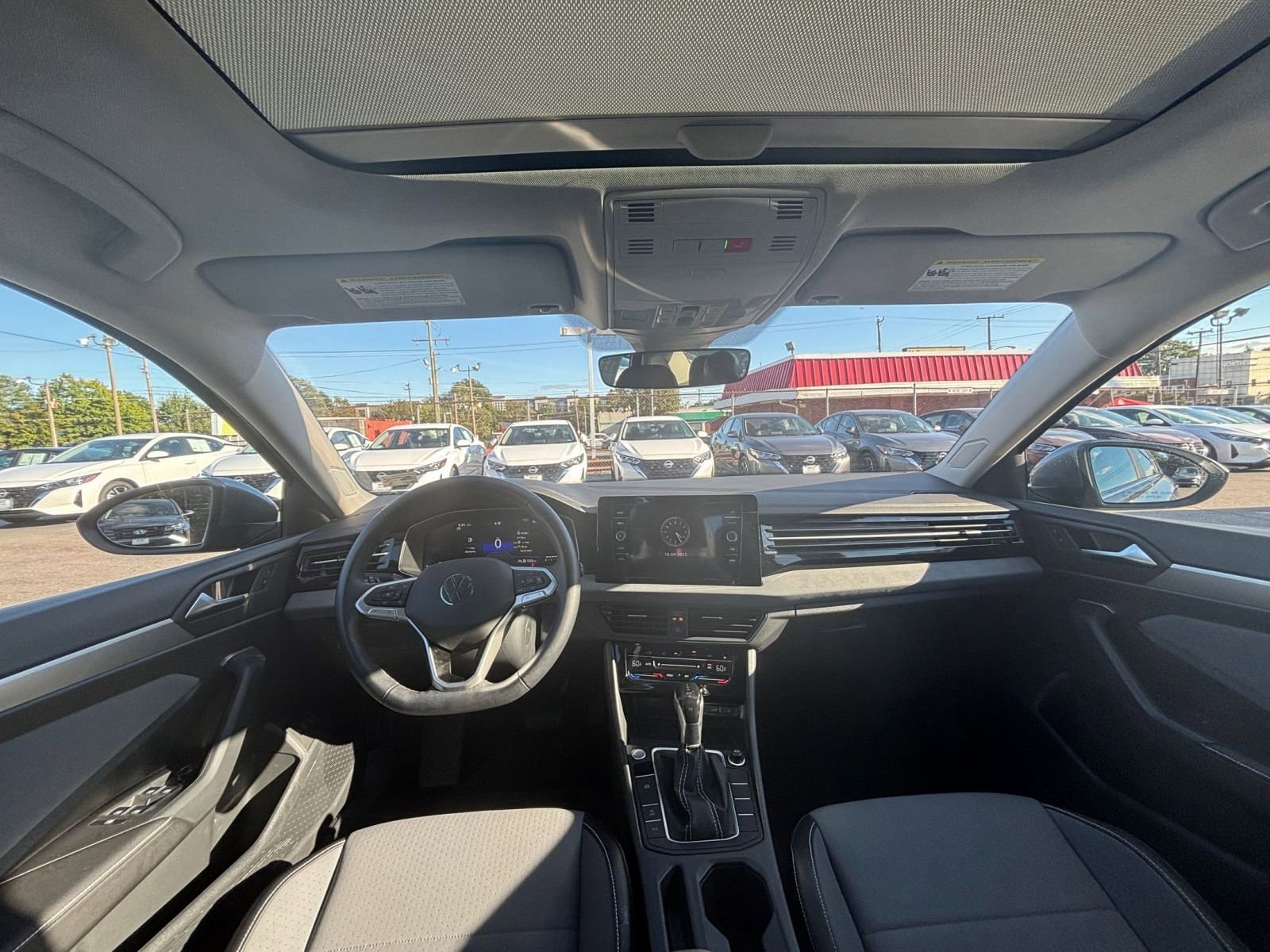 Thumbnail: 2025 Volkswagen Jetta - 32