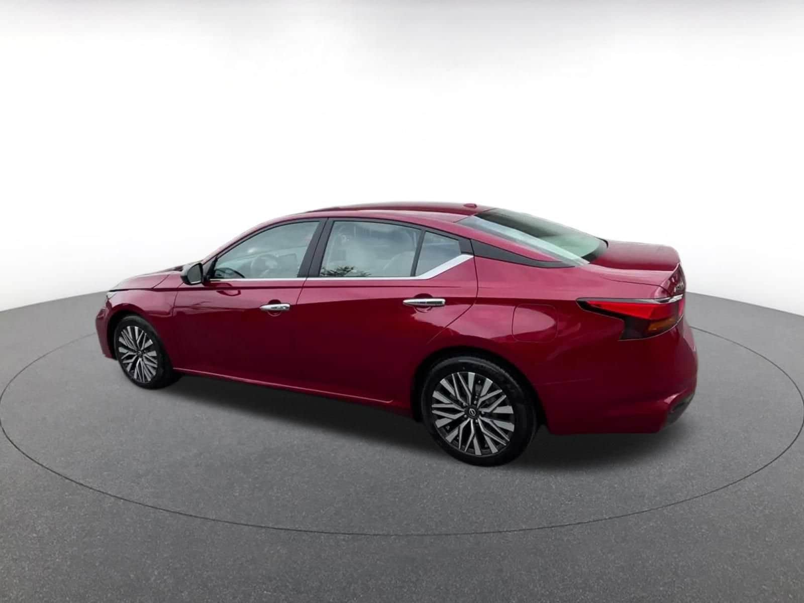 Thumbnail: 2025 Nissan Altima - 9