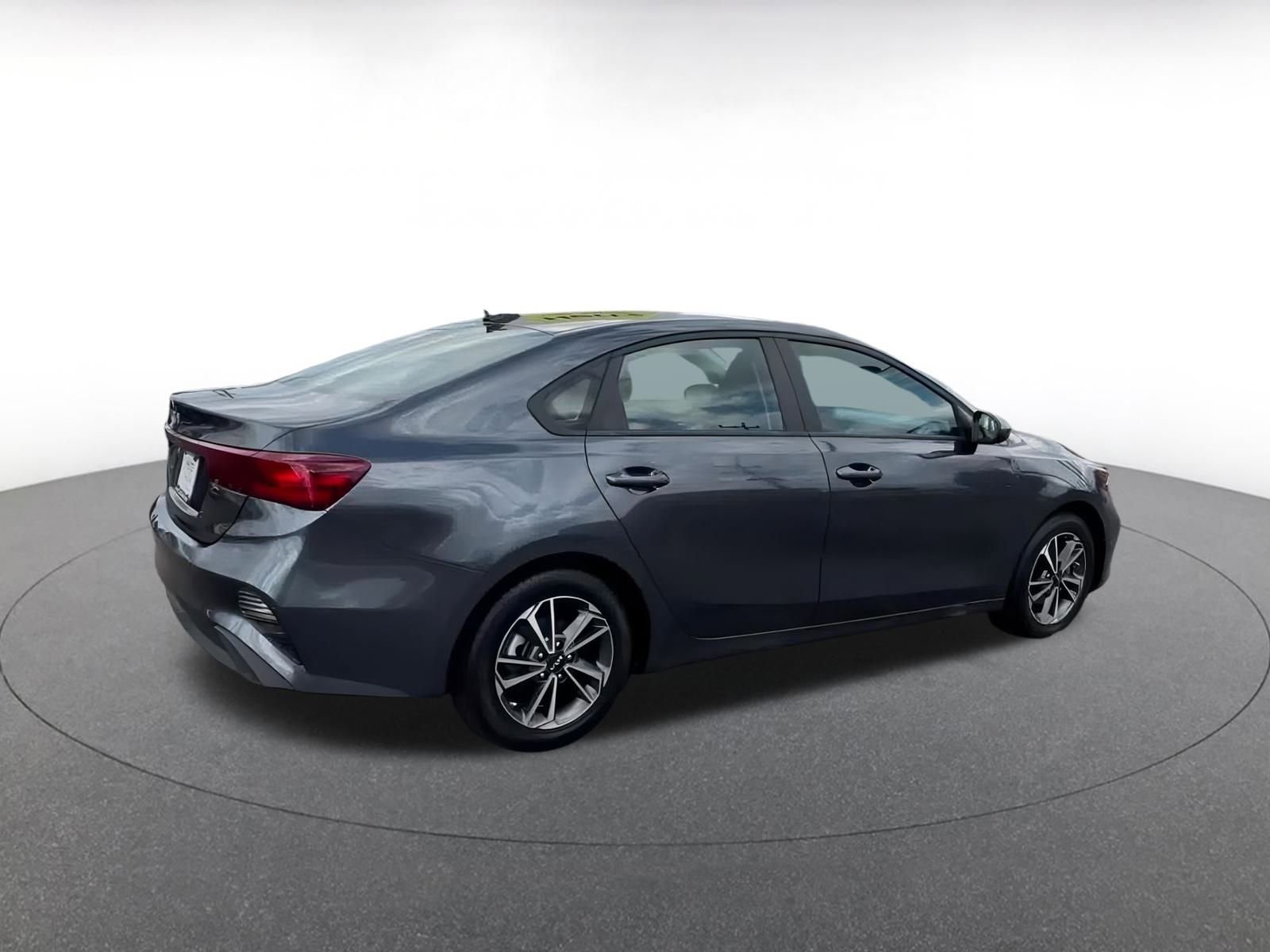 Thumbnail: 2023 Kia Forte - 15