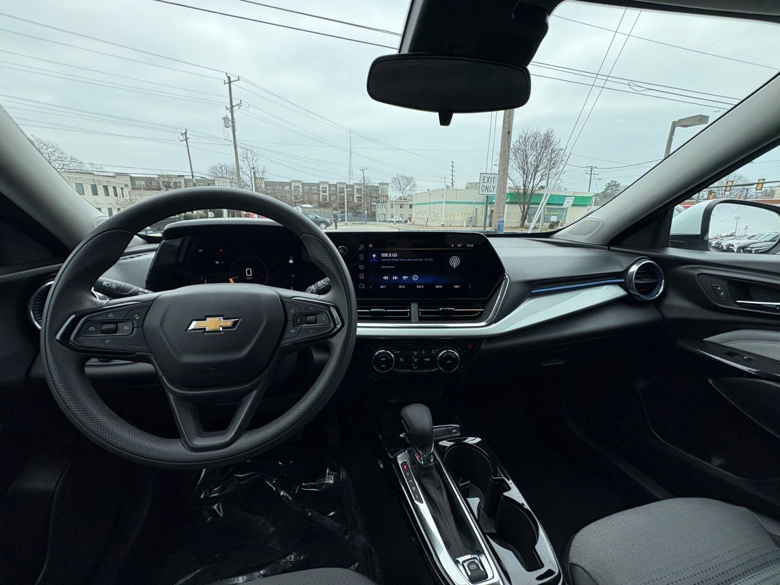 Thumbnail: 2025 Chevrolet Trax - 32