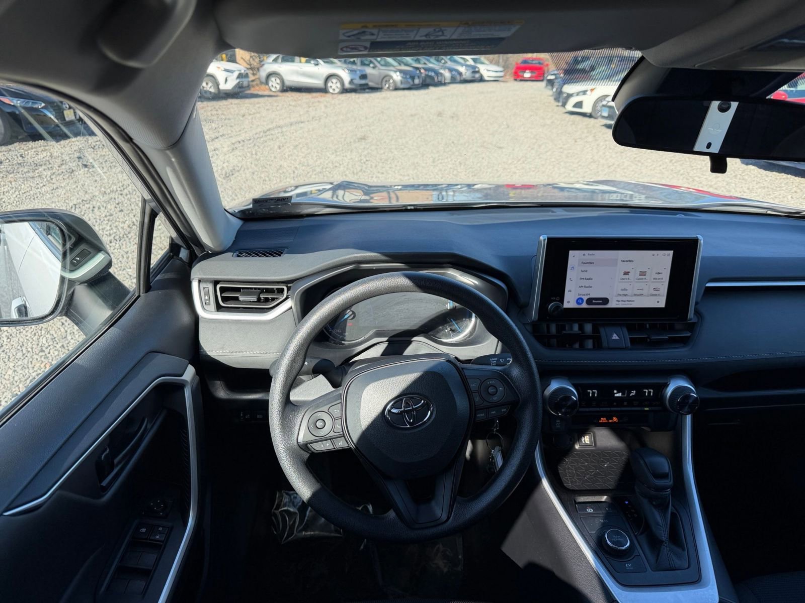 Thumbnail: 2025 Toyota RAV4 - 33