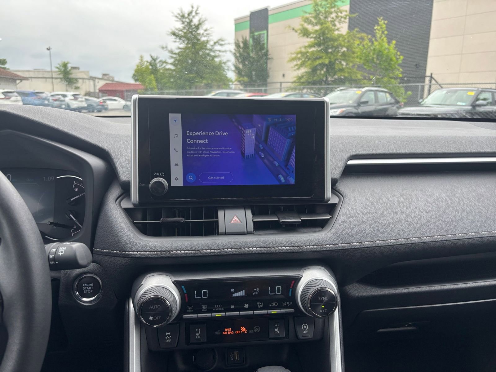 2024 Toyota RAV4 XLE 18
