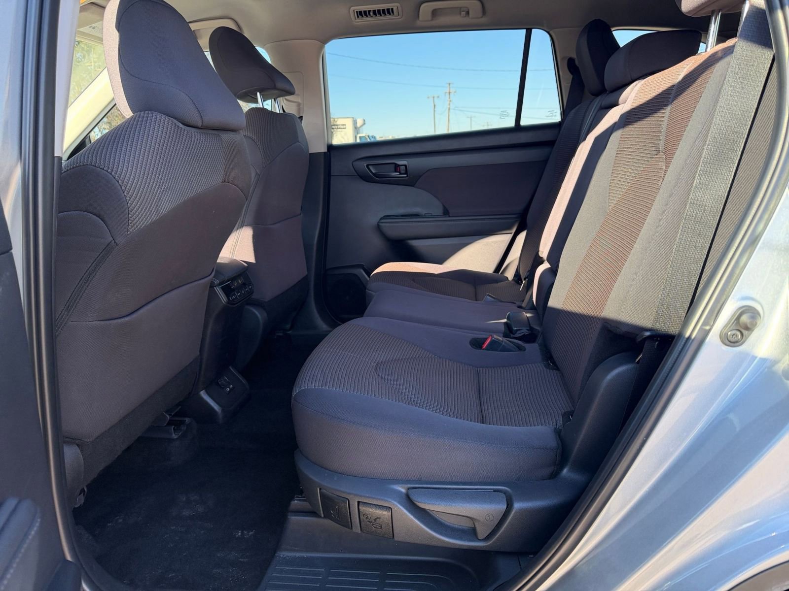 Thumbnail: 2025 Toyota Highlander - 27