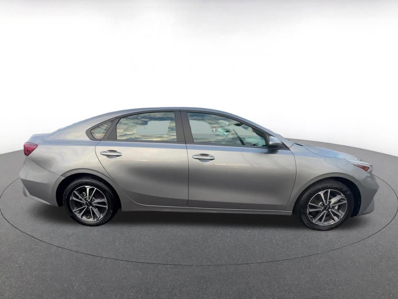 Thumbnail: 2024 Kia Forte - 16