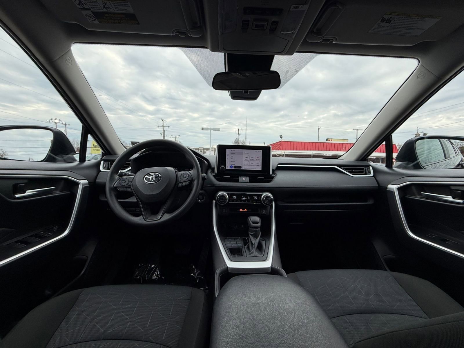 Thumbnail: 2025 Toyota RAV4 - 34