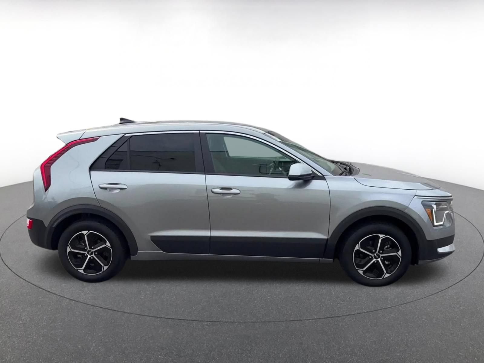 Thumbnail: 2026 Kia Niro - 16