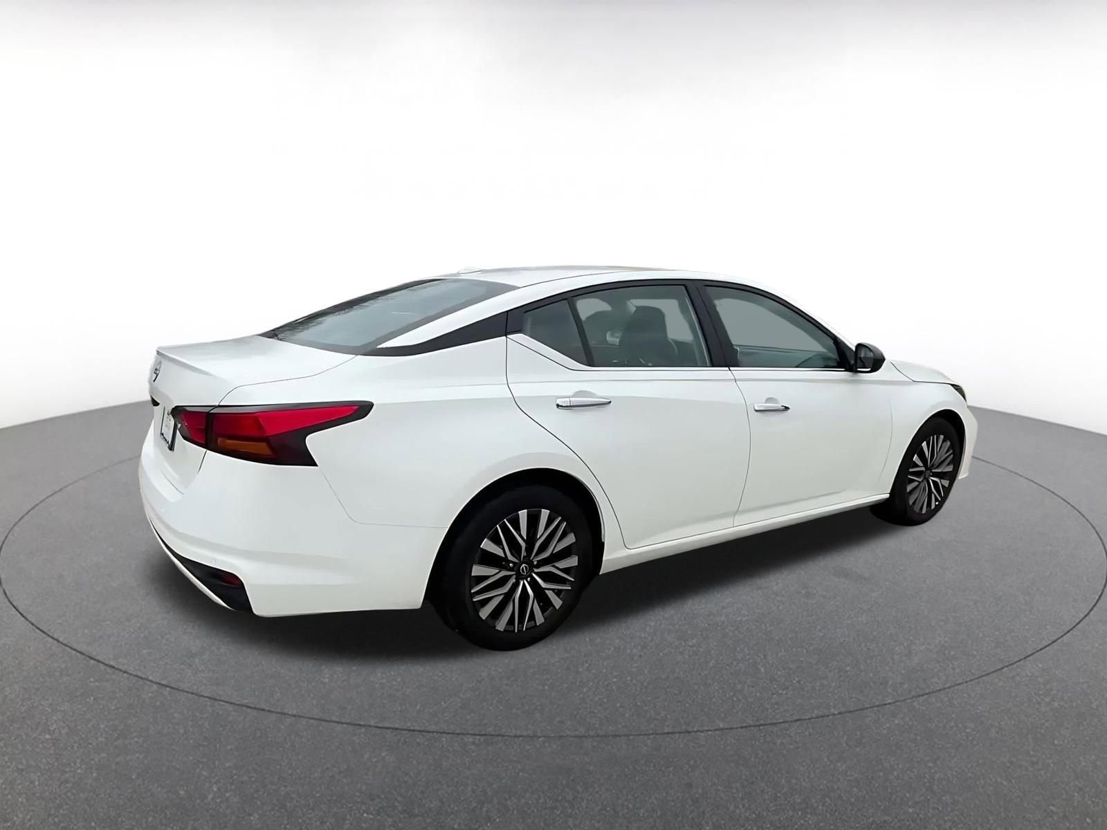 Thumbnail: 2025 Nissan Altima - 15