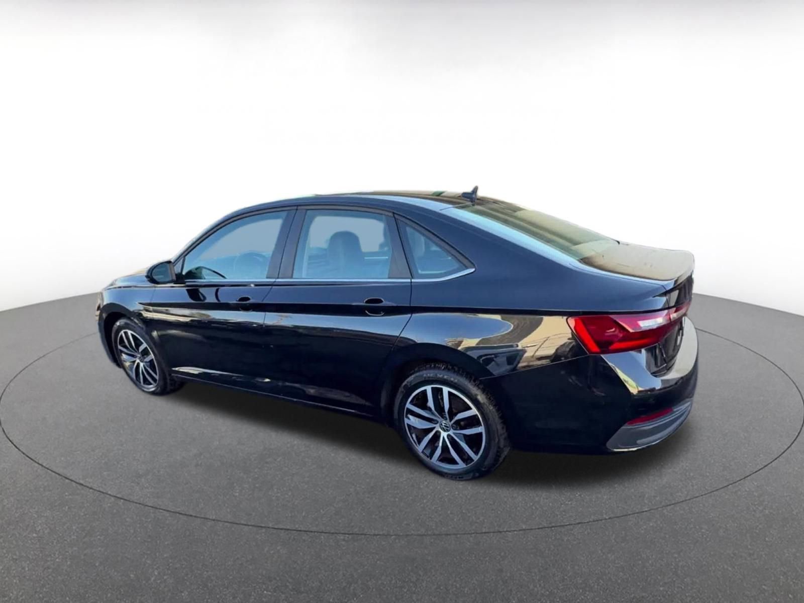 Thumbnail: 2025 Volkswagen Jetta - 10