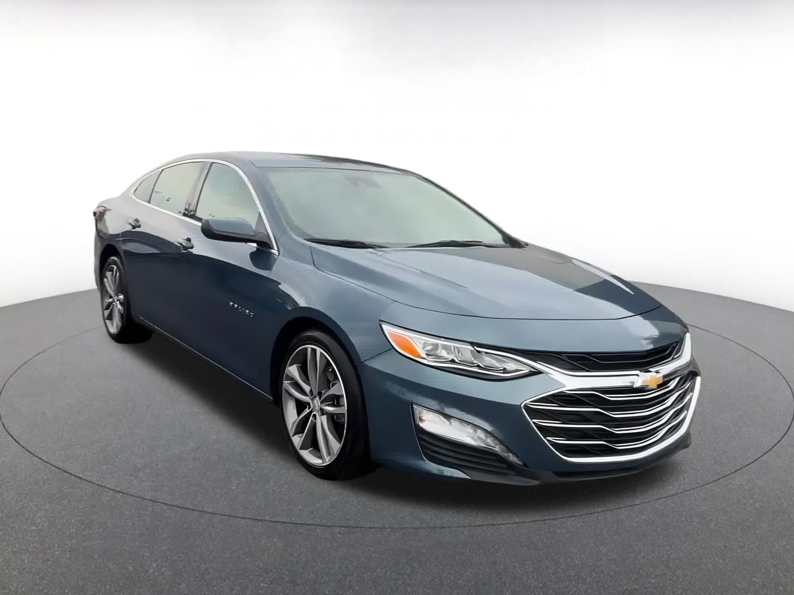 Thumbnail: 2024 Chevrolet Malibu - 3