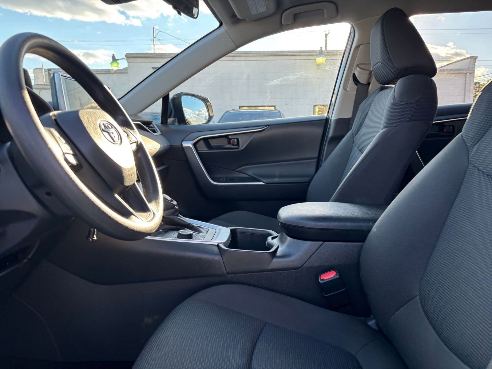 Thumbnail: 2025 Toyota RAV4 - 25