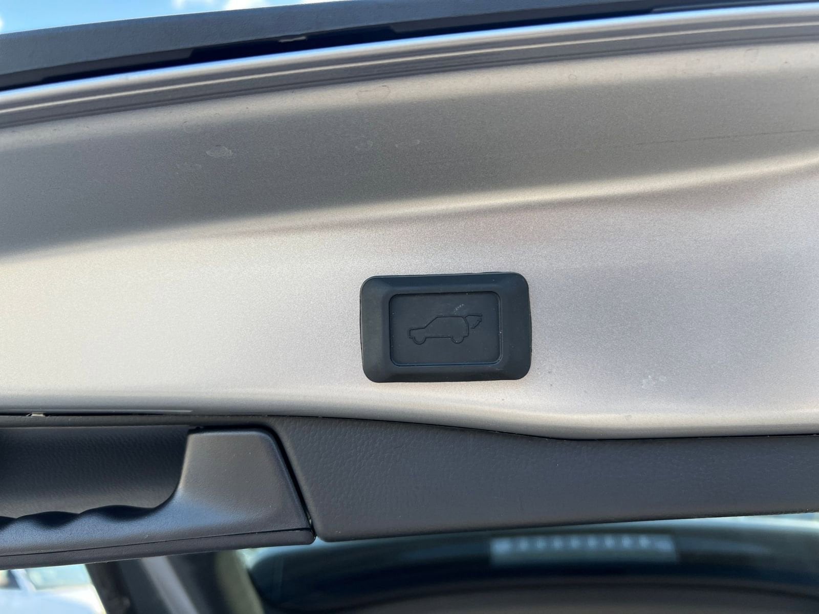 Thumbnail: 2025 Toyota RAV4 - 24