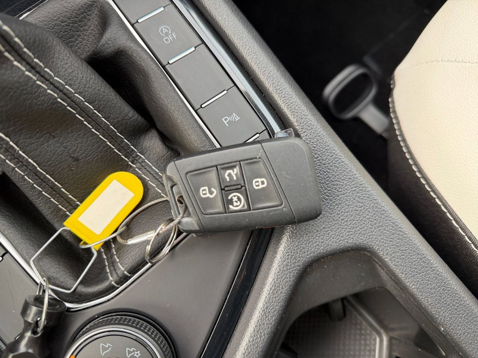 Thumbnail: 2025 Volkswagen Taos - 22