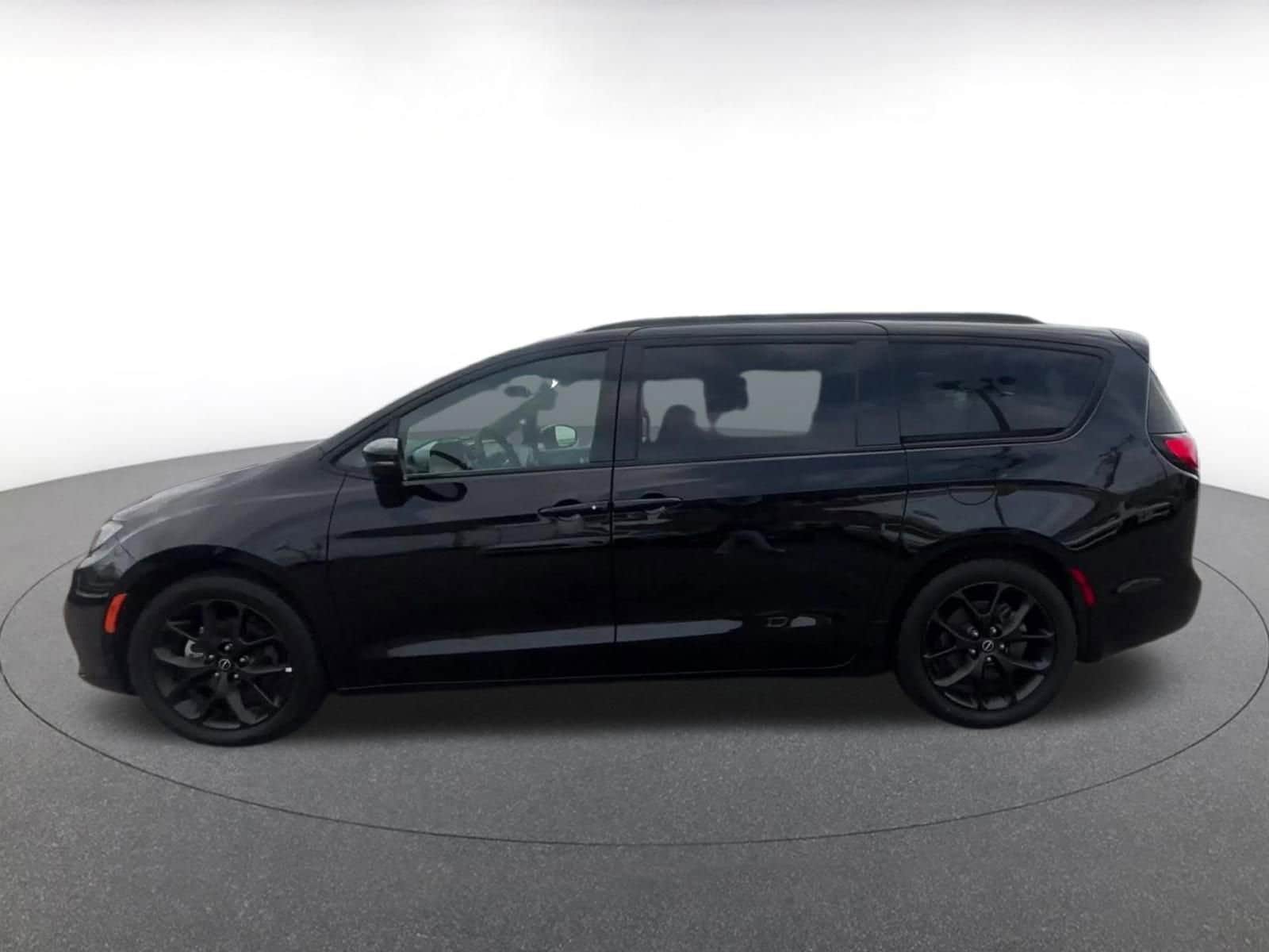 Thumbnail: 2025 Chrysler Pacifica - 9