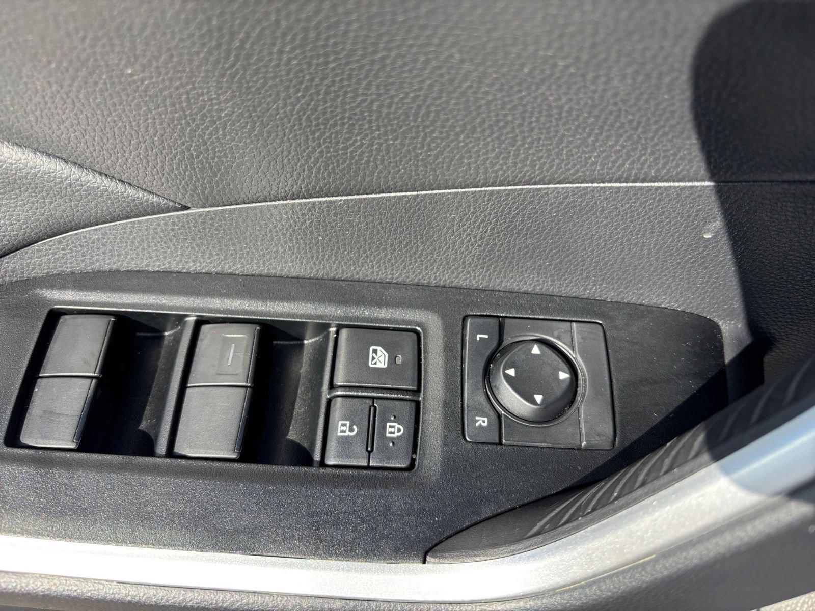 Thumbnail: 2025 Toyota RAV4 - 20