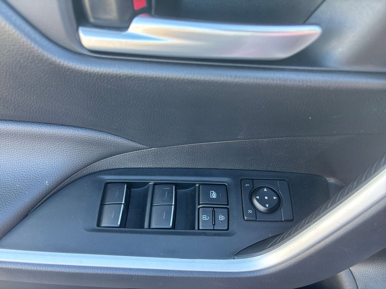 Thumbnail: 2025 Toyota RAV4 - 20