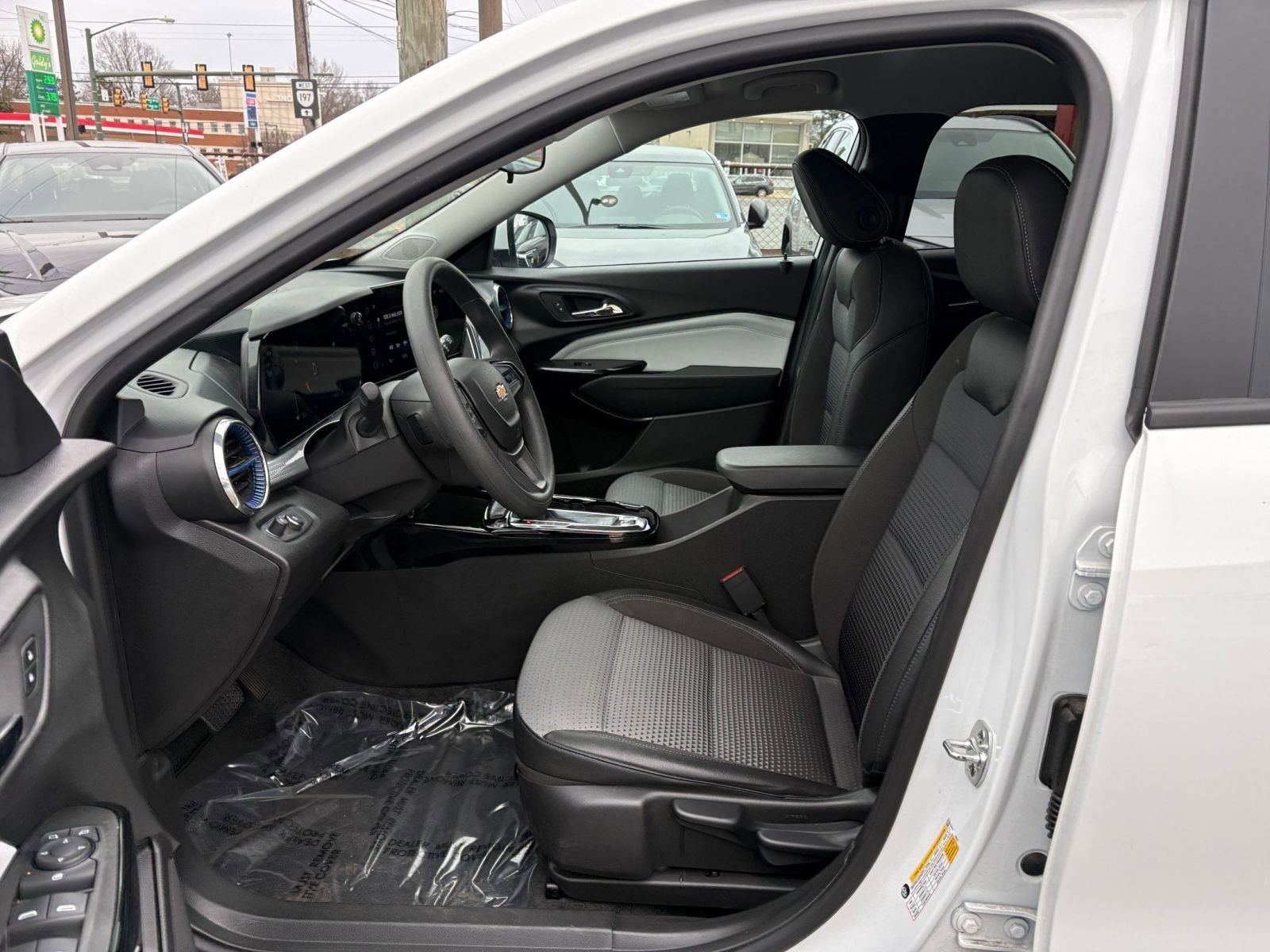 Thumbnail: 2025 Chevrolet Trax - 25