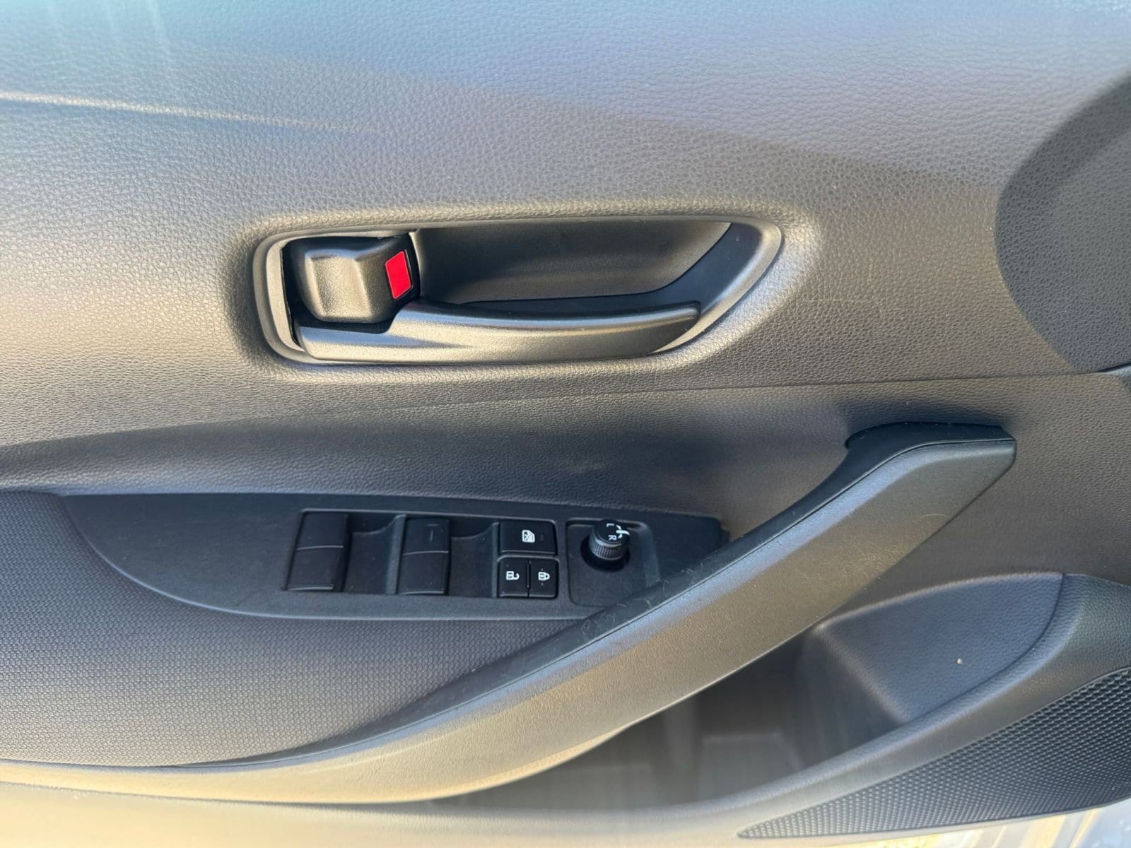 Thumbnail: 2025 Toyota Corolla - 18