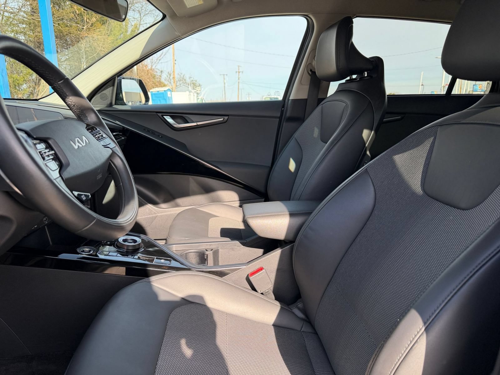 Thumbnail: 2023 Kia Niro - 29